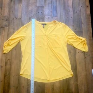 Women’s size medium Ellen Tracy lemon blouse.